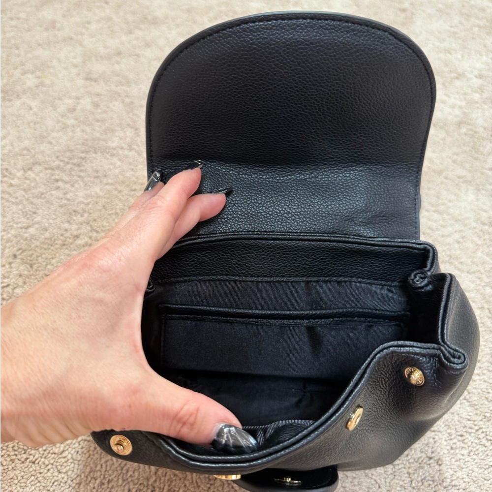 Chic Black Crossbody Bag - Picture 4 of 4